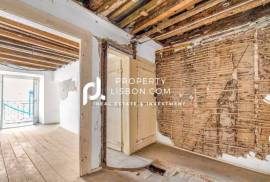 Full Renovation Needed T1 Estrela Lisbon - Prime Location