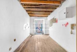 Full Renovation Needed T1 Estrela Lisbon - Prime Location