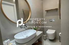 Principe Real T2 With Al License In Lisbon - Stunning Renovation
