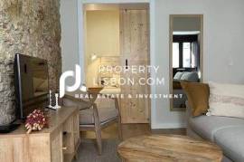 Principe Real T2 With Al License In Lisbon - Stunning Renovation