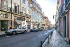 T2 Baixa Character 110 Sqm Renovated Apartment - Prime Rental Location