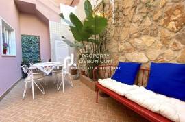 T2 Renovated 105 Sqm Lisbon Patio Garden Apartment Furnished