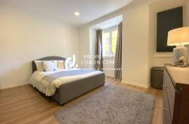 T2 Renovated 105 Sqm Lisbon Patio Garden Apartment Furnished