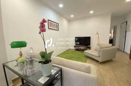T2 Renovated 105 Sqm Lisbon Patio Garden Apartment Furnished