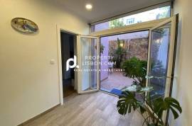 T2 Renovated 105 Sqm Lisbon Patio Garden Apartment Furnished