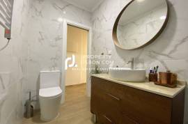 T2 Renovated 105 Sqm Lisbon Patio Garden Apartment Furnished