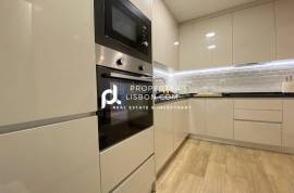 T2 Renovated 105 Sqm Lisbon Patio Garden Apartment Furnished