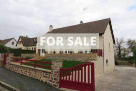 Detached House with Garden in Nice Location