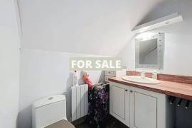 Detached House with Character and Landscaped Garden