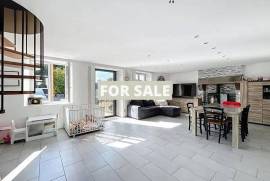 Detached House with Character and Landscaped Garden