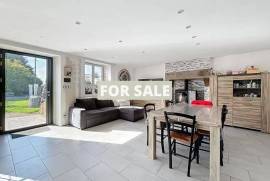 Detached House with Character and Landscaped Garden