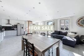 Detached House with Character and Landscaped Garden