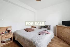 Modern Detached House with Garden