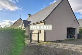 Modern Detached House with Garden