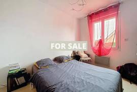 Modern Detached House with Garden