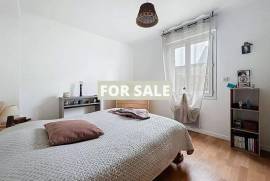 Modern Detached House with Garden