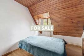 Detached Country House with Landscaped Gardens Detached Country House with Landscaped Gardens