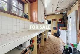 Detached Country House with Landscaped Gardens Detached Country House with Landscaped Gardens