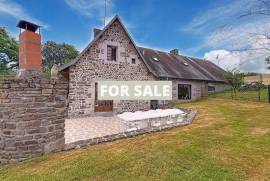 Detached Country House with Landscaped Gardens Detached Country House with Landscaped Gardens