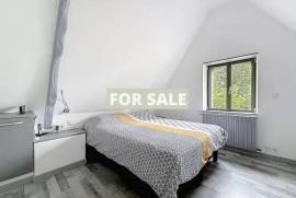 Detached Country House with Landscaped Gardens Detached Country House with Landscaped Gardens