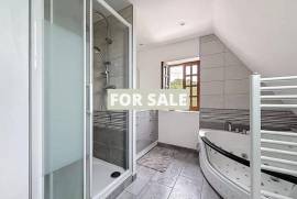 Detached Country House with Landscaped Gardens Detached Country House with Landscaped Gardens