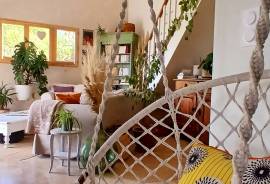 Elegant And Charming Villa With Landscaped Plot