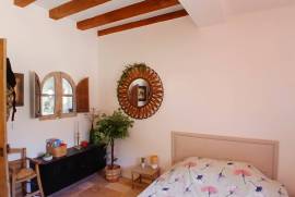 Elegant And Charming Villa With Landscaped Plot