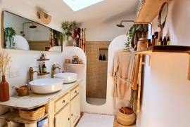 Elegant And Charming Villa With Landscaped Plot