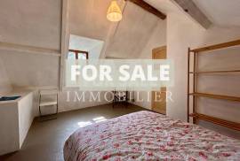 Detached Country House with Landscaped Garden