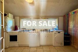 Detached Country House with Landscaped Garden