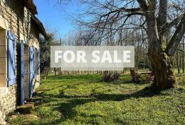 Detached Country House with Landscaped Garden