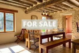 Detached Country House with Landscaped Garden