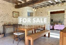 Detached Country House with Landscaped Garden