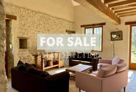 Detached Country House with Landscaped Garden