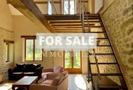 Detached Country House with Landscaped Garden