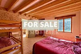 Detached Country House with Landscaped Garden