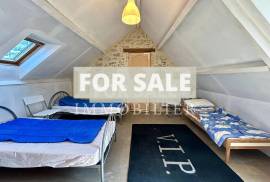 Detached Country House with Landscaped Garden