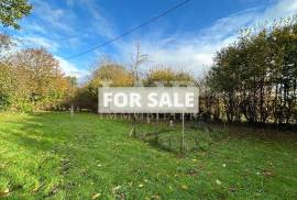 Large Garage in Nice Location