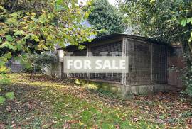 Large Garage in Nice Location