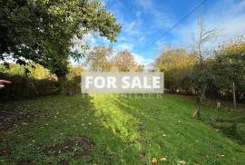 Large Garage in Nice Location