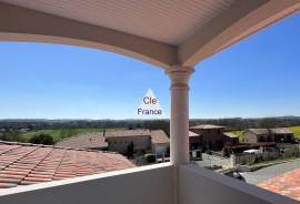 Detached Villa with Annexe Apartment with Garden