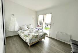 Detached Villa with Annexe Apartment with Garden