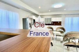 Detached Villa with Annexe Apartment with Garden