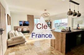 Detached Villa with Annexe Apartment with Garden