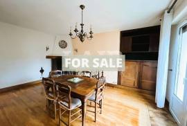 Lovely Town House with Outbuilding in Landscaped Garden