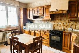 Lovely Town House with Outbuilding in Landscaped Garden