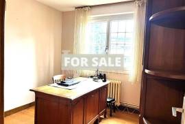 Lovely Town House with Outbuilding in Landscaped Garden