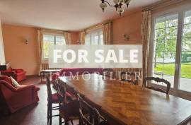 Detached House with Basement and Garden