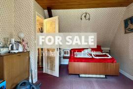 Detached Country House with Mature Garden Detached Country House with Mature Garden