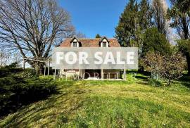 Detached Country House with Mature Garden